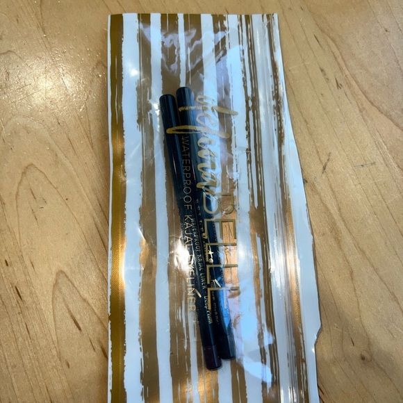 Definabelle waterproof Kajal eyeliner NWT - Picture 2 of 6